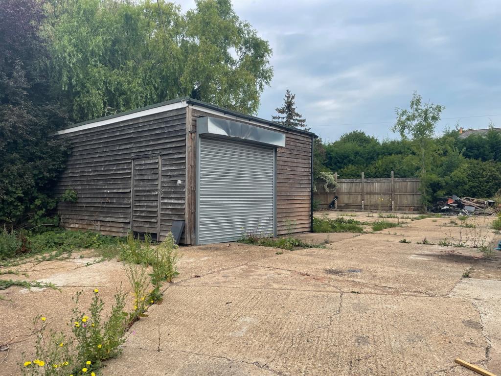 Lot: 59 - SUBSTANTIAL DETACHED OAST BUIDLING ARRANGED AS OFFICES & STORAGE WITH YARD & OUTBUILDINGS - 